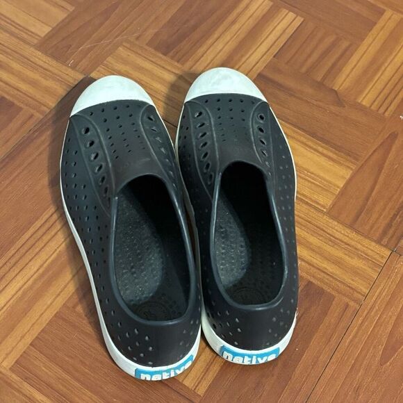 Native black rubber slide on Sneaker Mens 5 women’s 7 - Picture 2 of 6